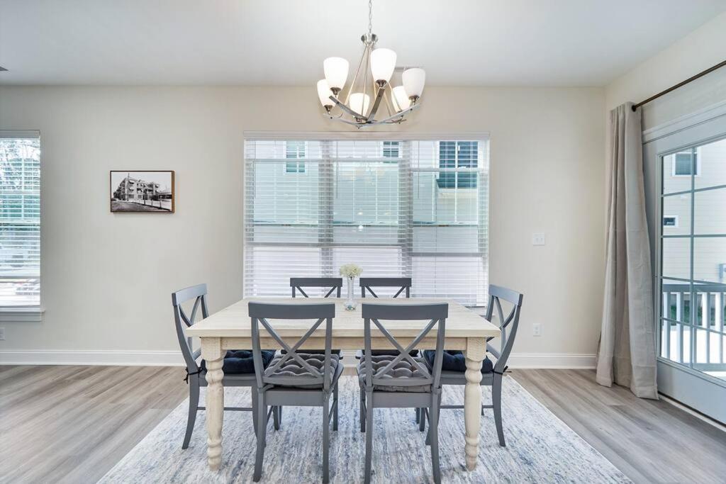 Luxurious Alberta Beach House W/ Historical Detail Hampton Εξωτερικό φωτογραφία