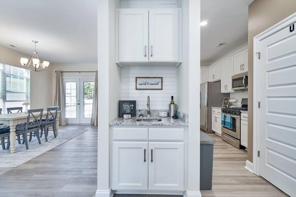 Luxurious Alberta Beach House W/ Historical Detail Hampton Εξωτερικό φωτογραφία